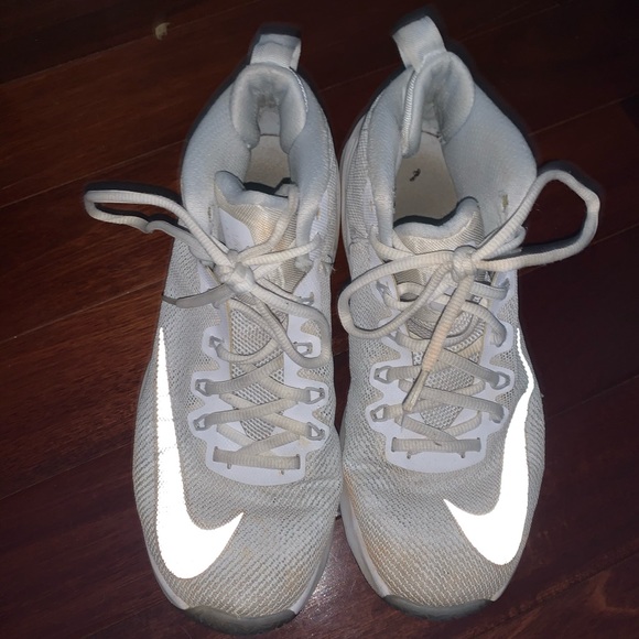 Nike Men's White Athletic Sneakers - Picture 8 of 8